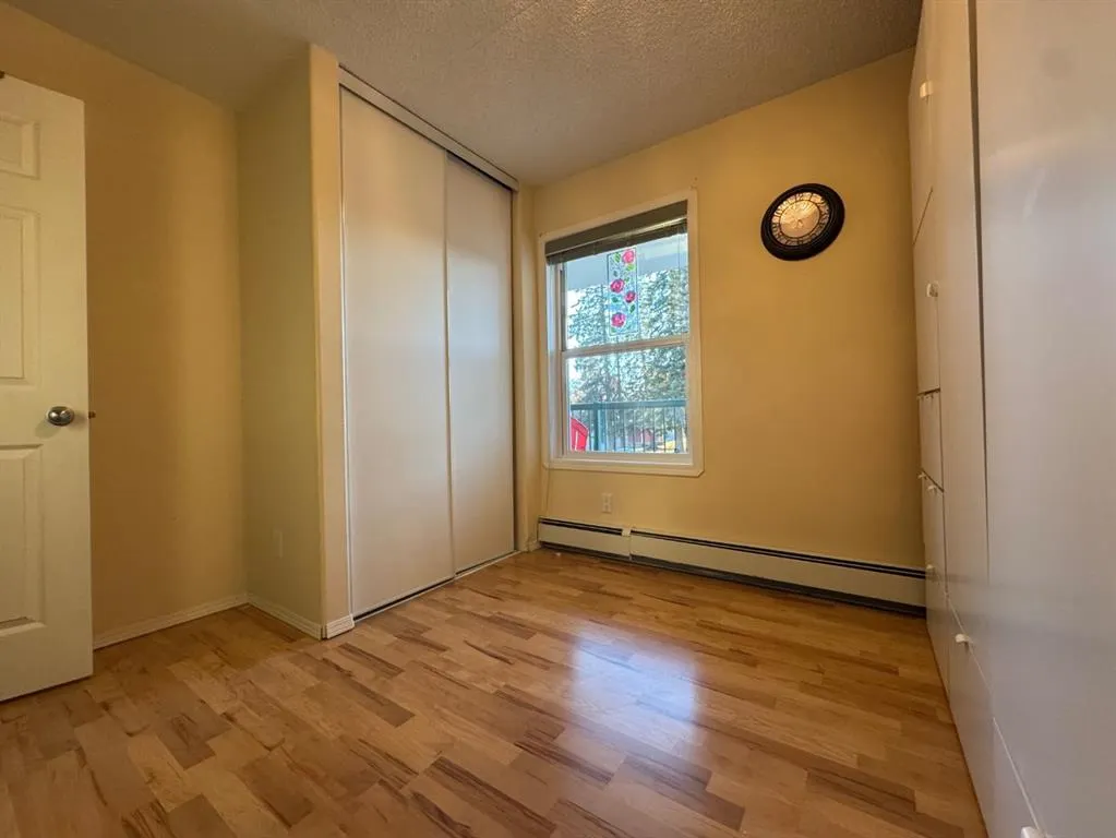 777 48 Street, #208