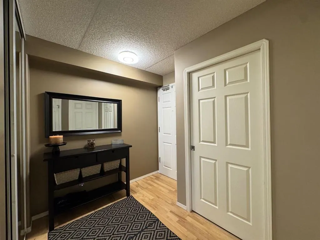 777 48 Street, #208