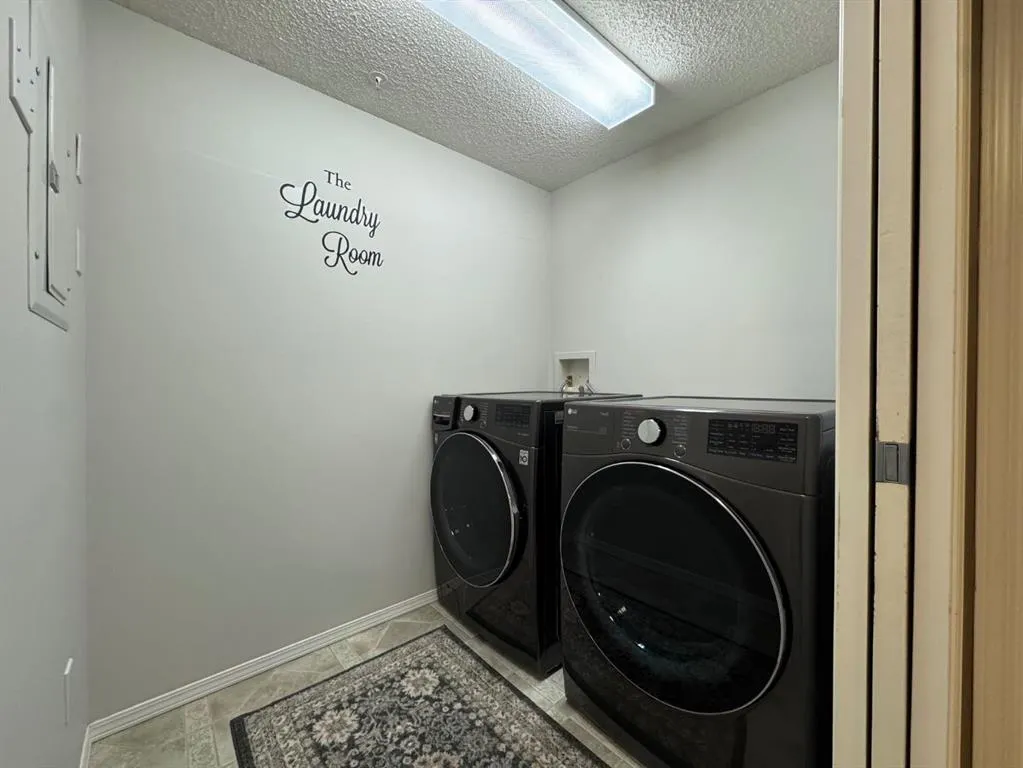 777 48 Street, #208