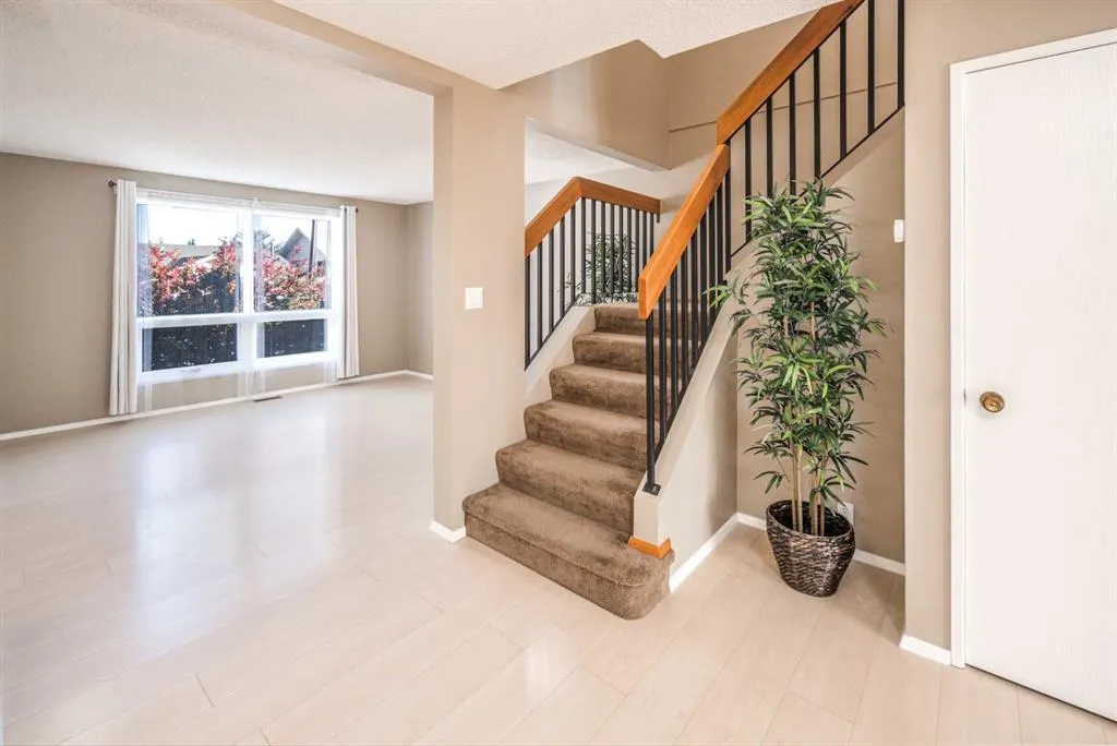 27 Strathearn Crescent SW