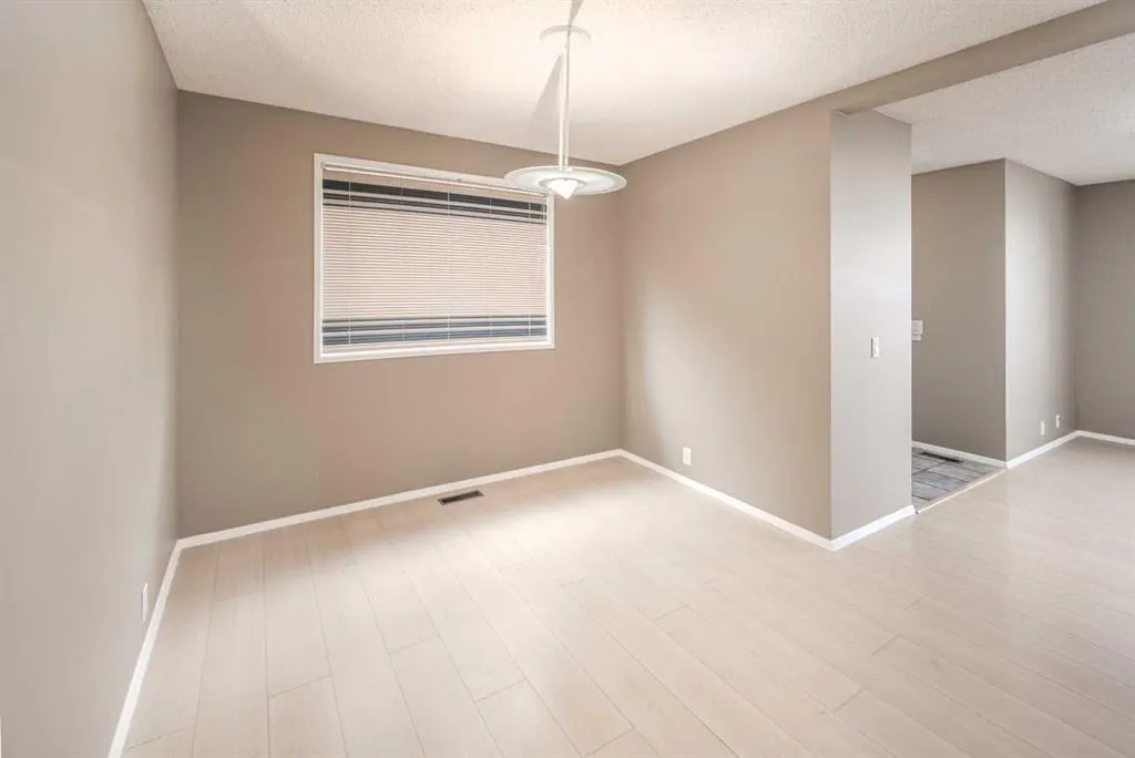 27 Strathearn Crescent SW