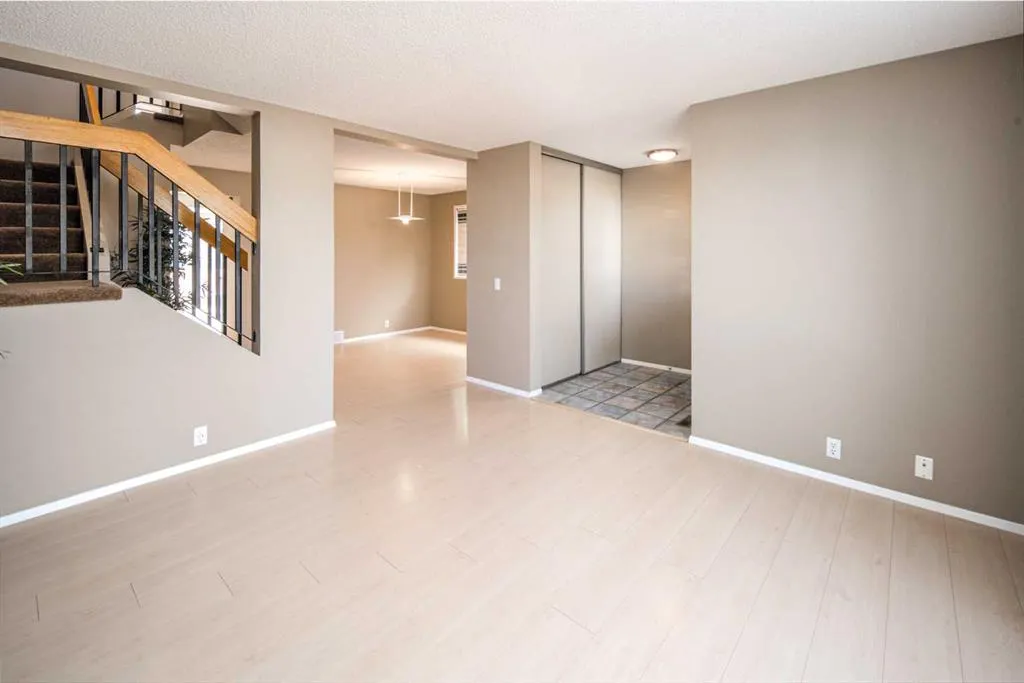 27 Strathearn Crescent SW