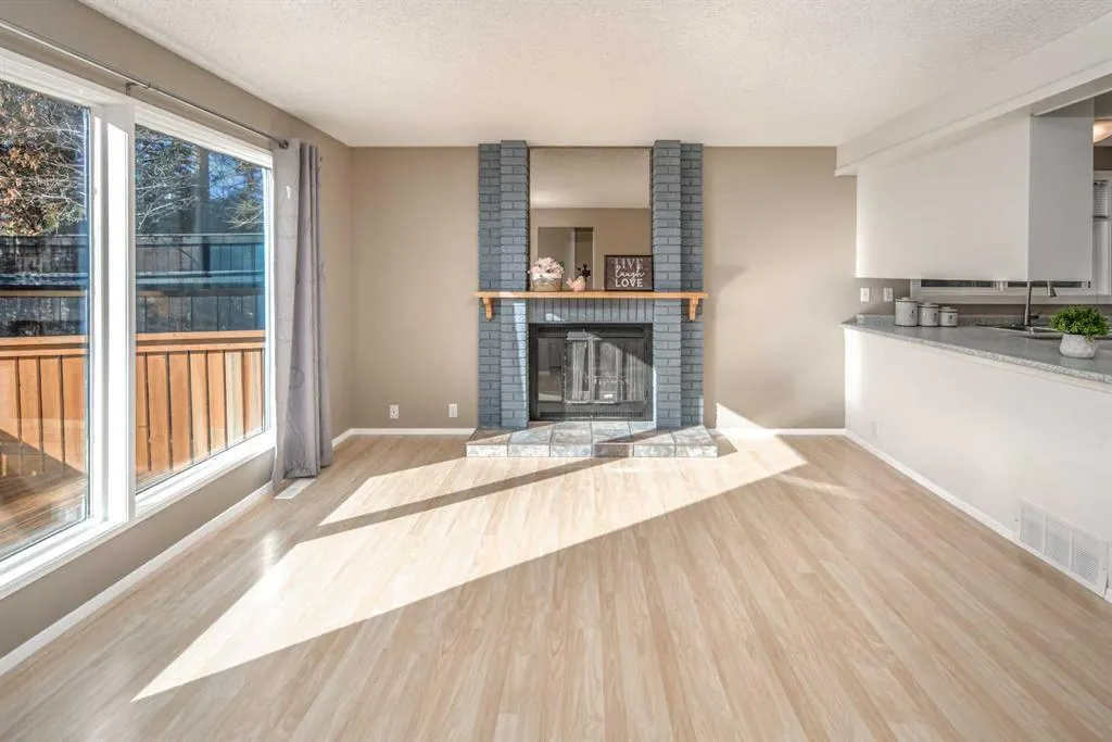 27 Strathearn Crescent SW