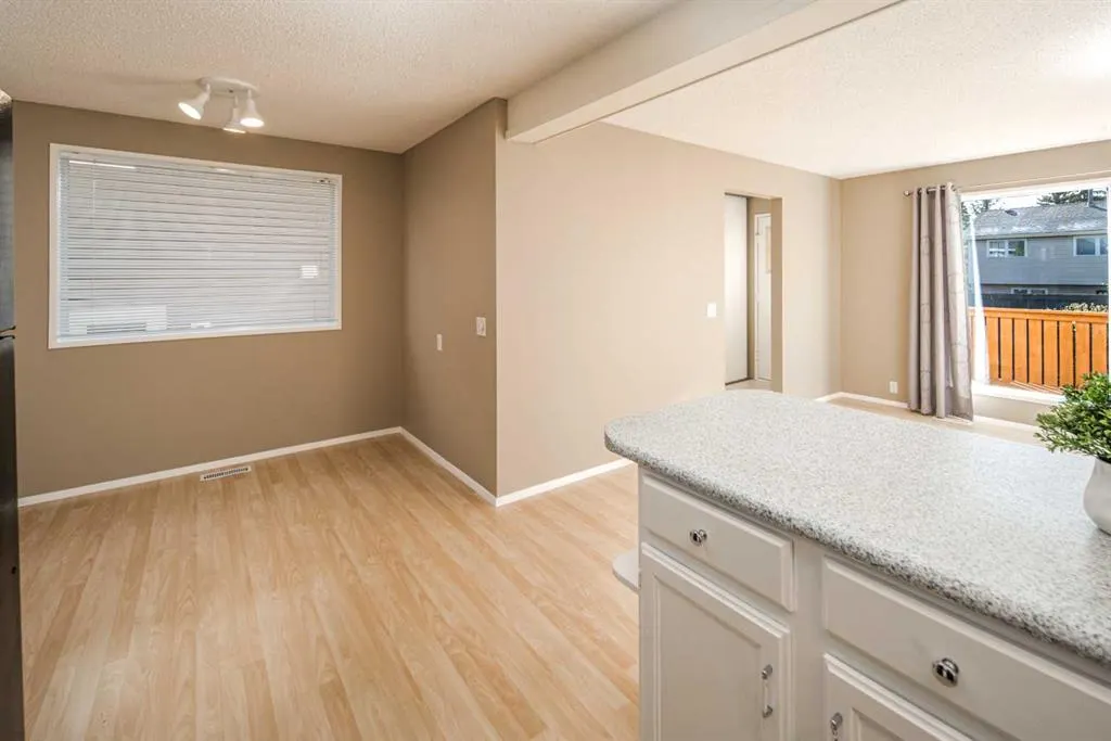 27 Strathearn Crescent SW