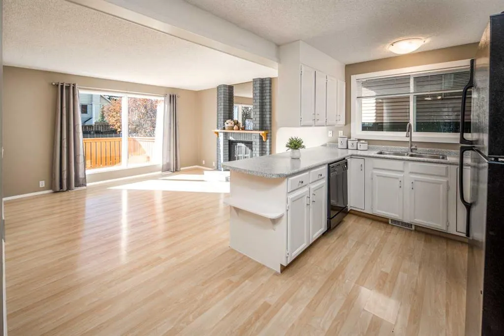 27 Strathearn Crescent SW