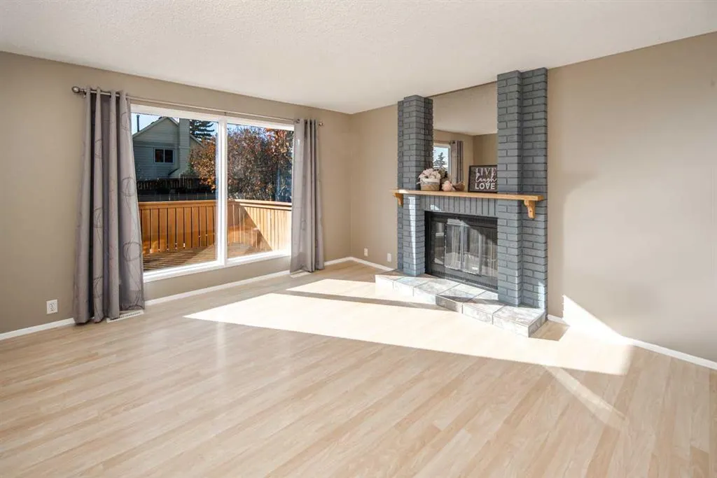 27 Strathearn Crescent SW