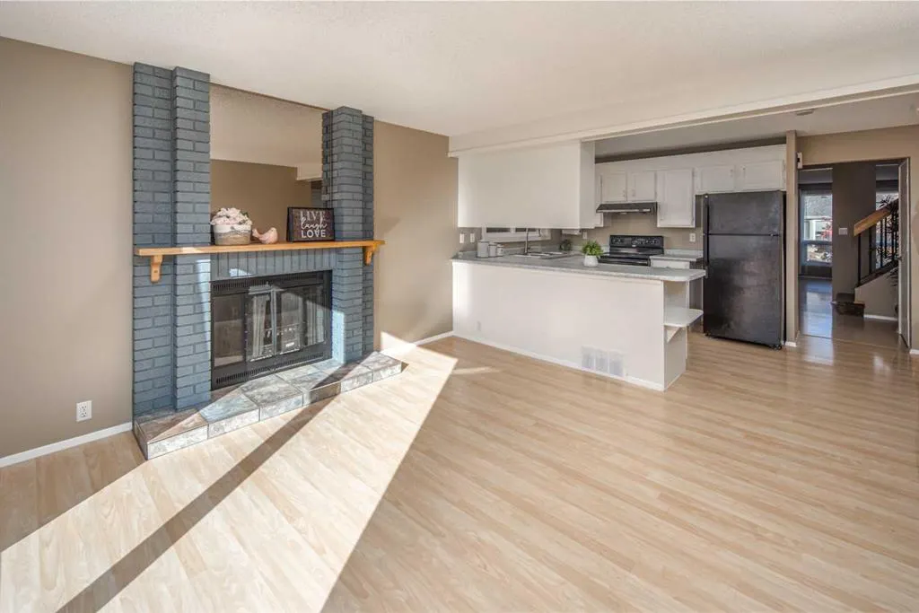 27 Strathearn Crescent SW
