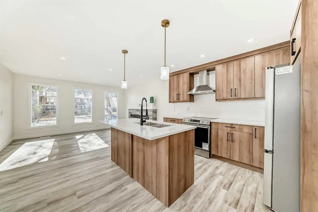 946 Berkley Drive NW