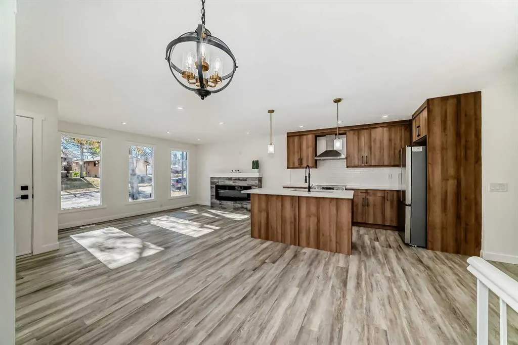 946 Berkley Drive NW