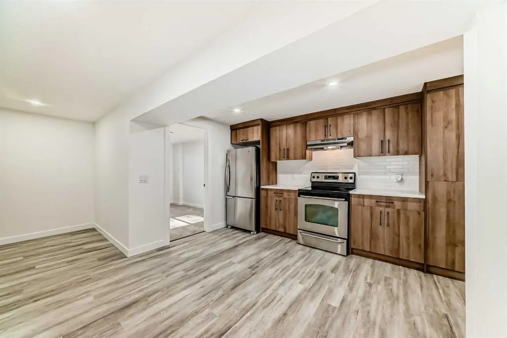 946 Berkley Drive NW