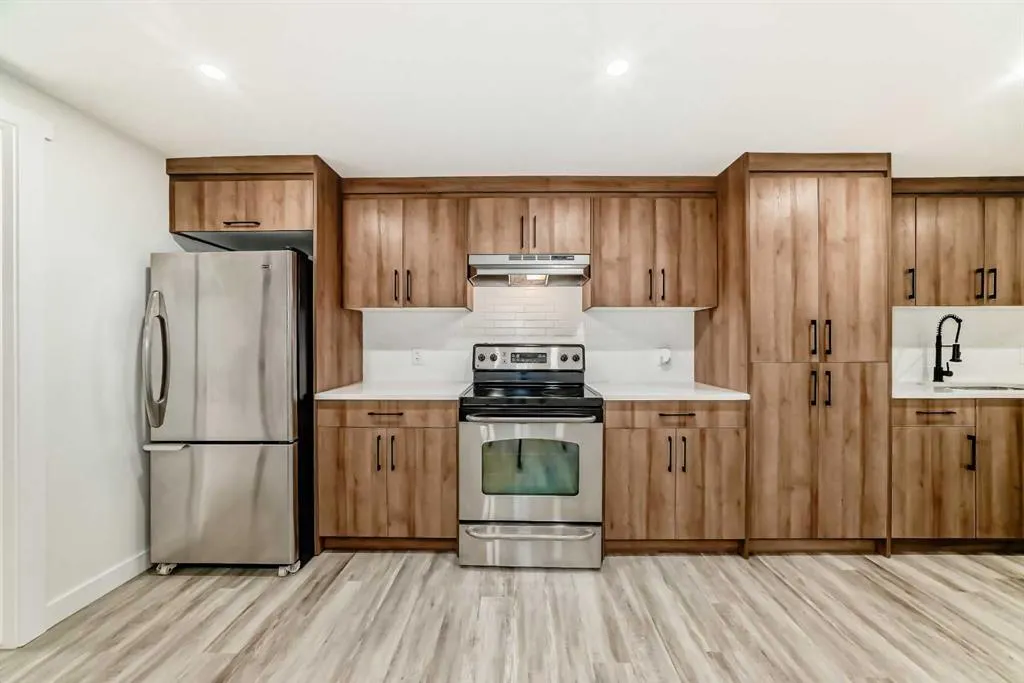 946 Berkley Drive NW