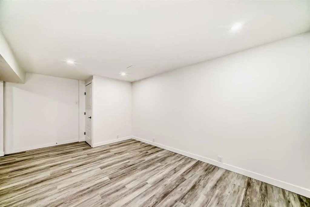 946 Berkley Drive NW