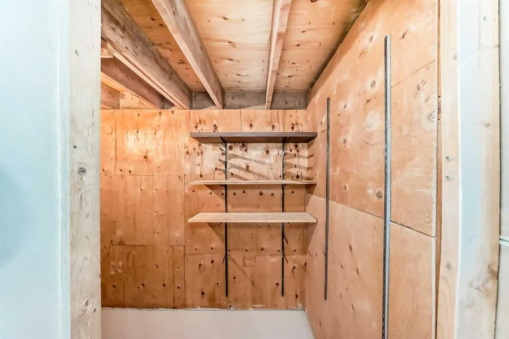 946 Berkley Drive NW