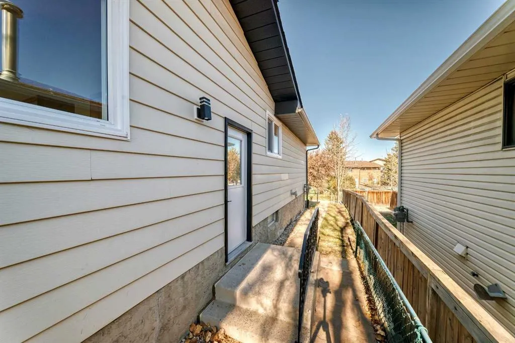 946 Berkley Drive NW