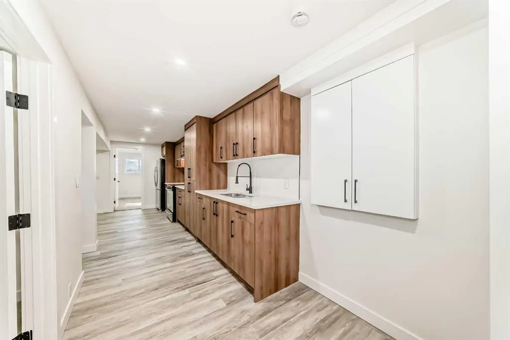 946 Berkley Drive NW