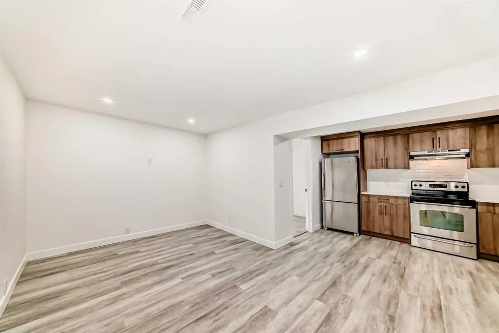 946 Berkley Drive NW