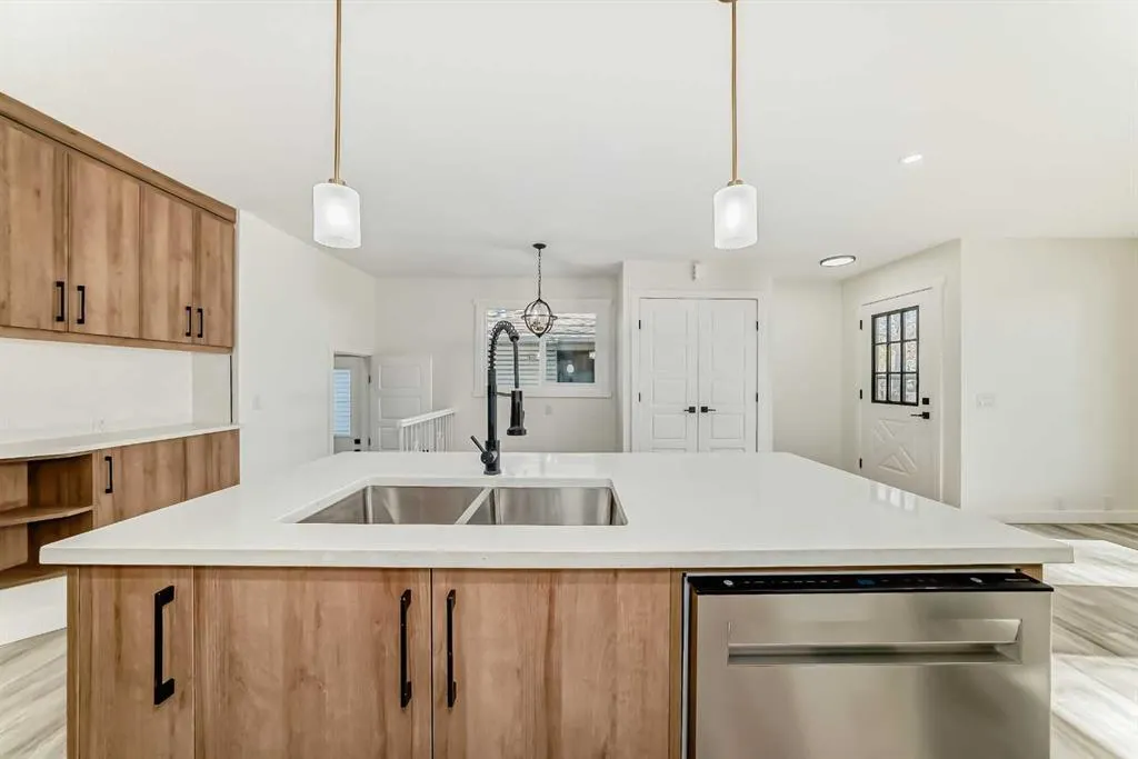 946 Berkley Drive NW