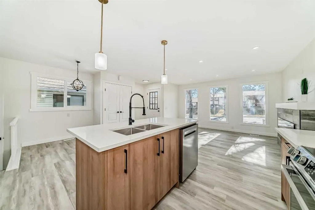 946 Berkley Drive NW