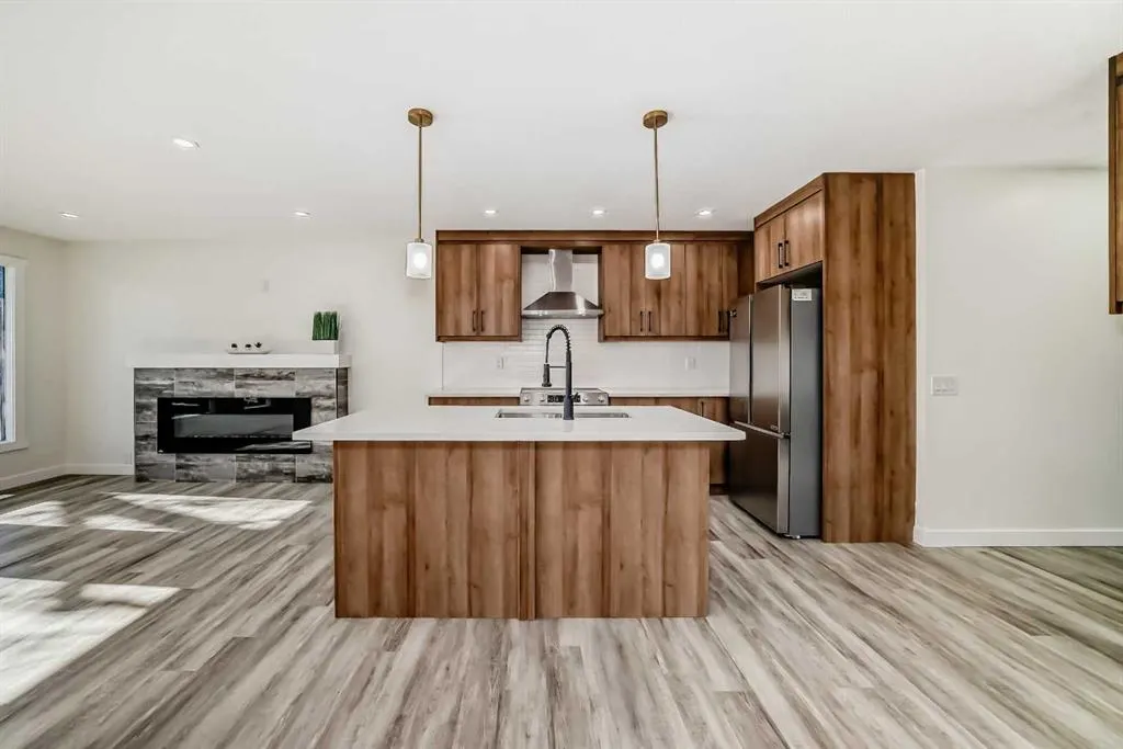 946 Berkley Drive NW