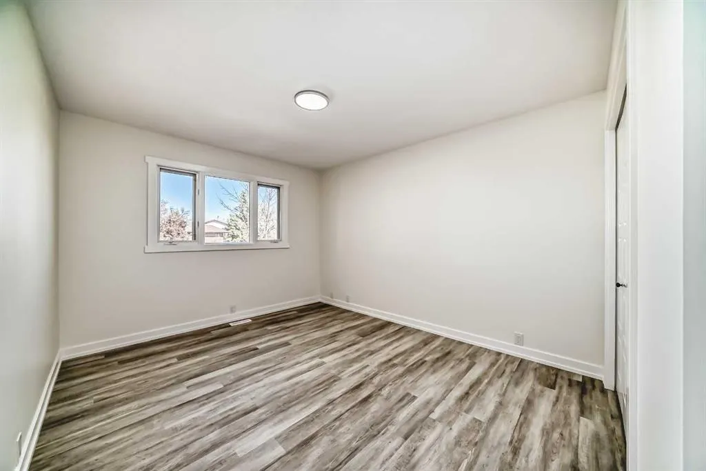 946 Berkley Drive NW