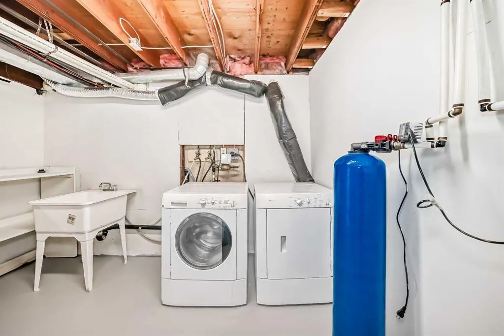 946 Berkley Drive NW