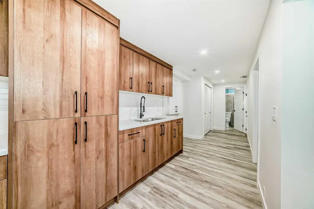 946 Berkley Drive NW