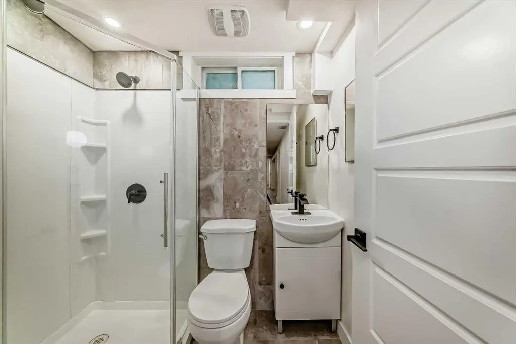 946 Berkley Drive NW