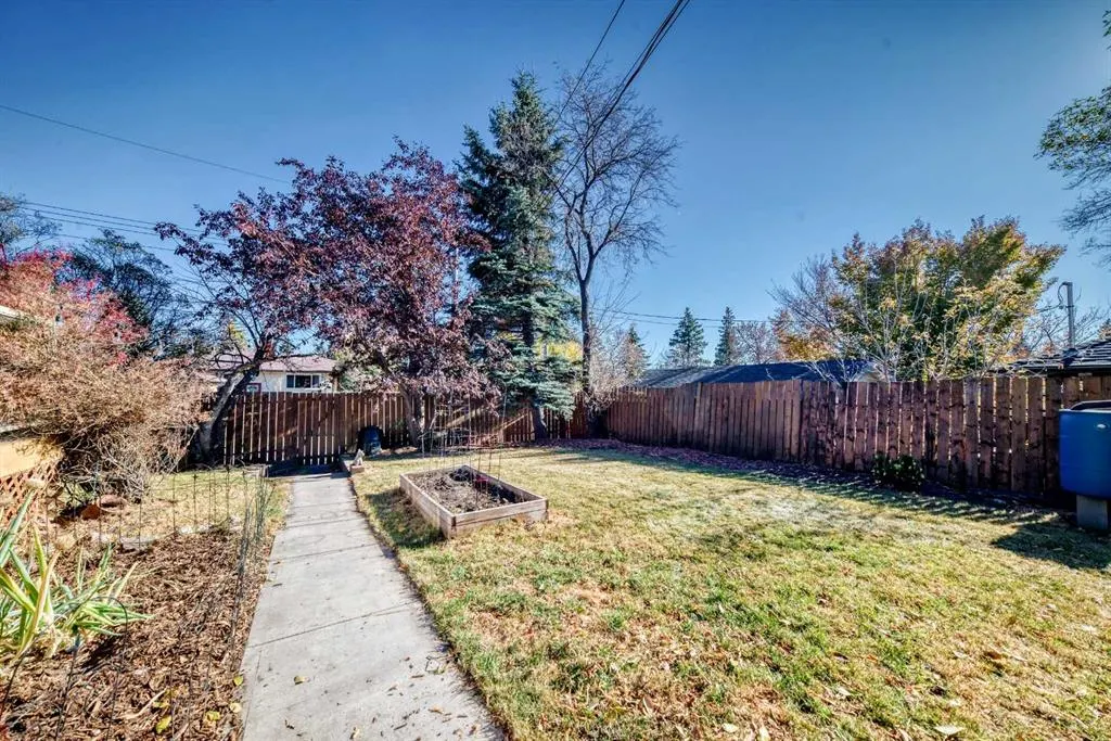 91 Chisholm Crescent NW