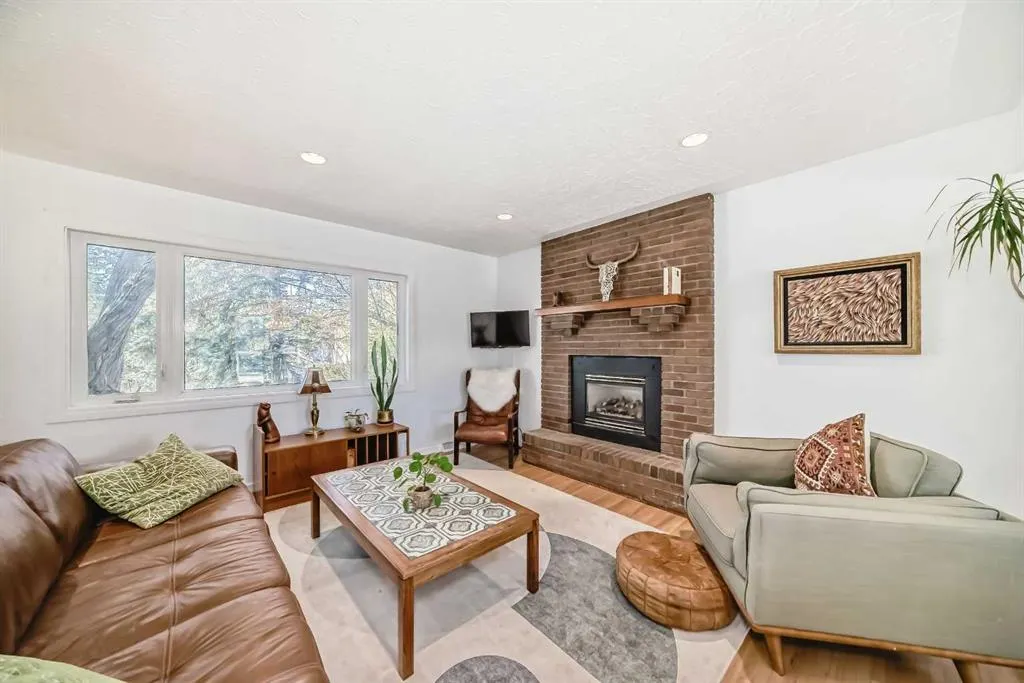 91 Chisholm Crescent NW