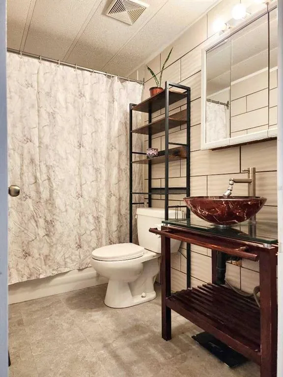 34 Willow Road W