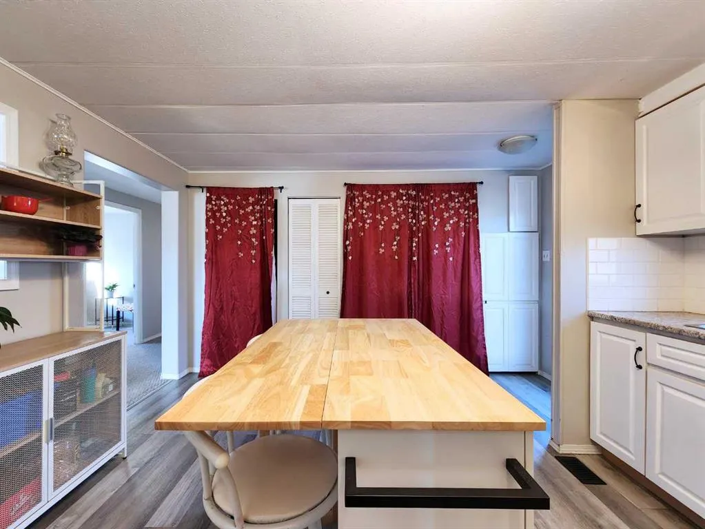 34 Willow Road W