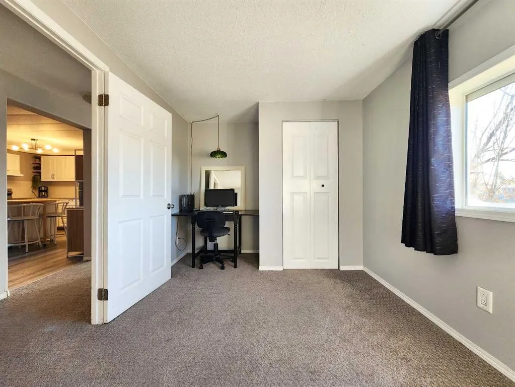 34 Willow Road W