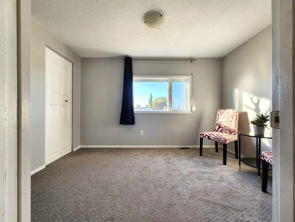 34 Willow Road W