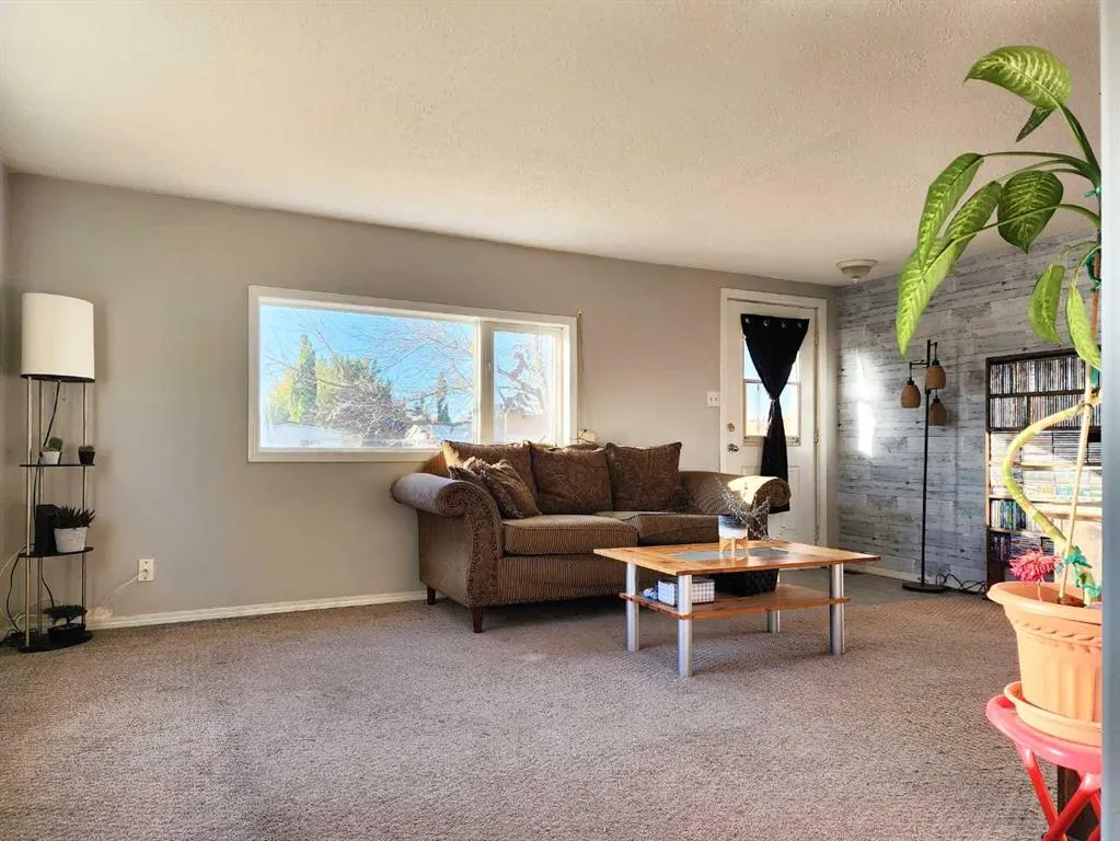 34 Willow Road W