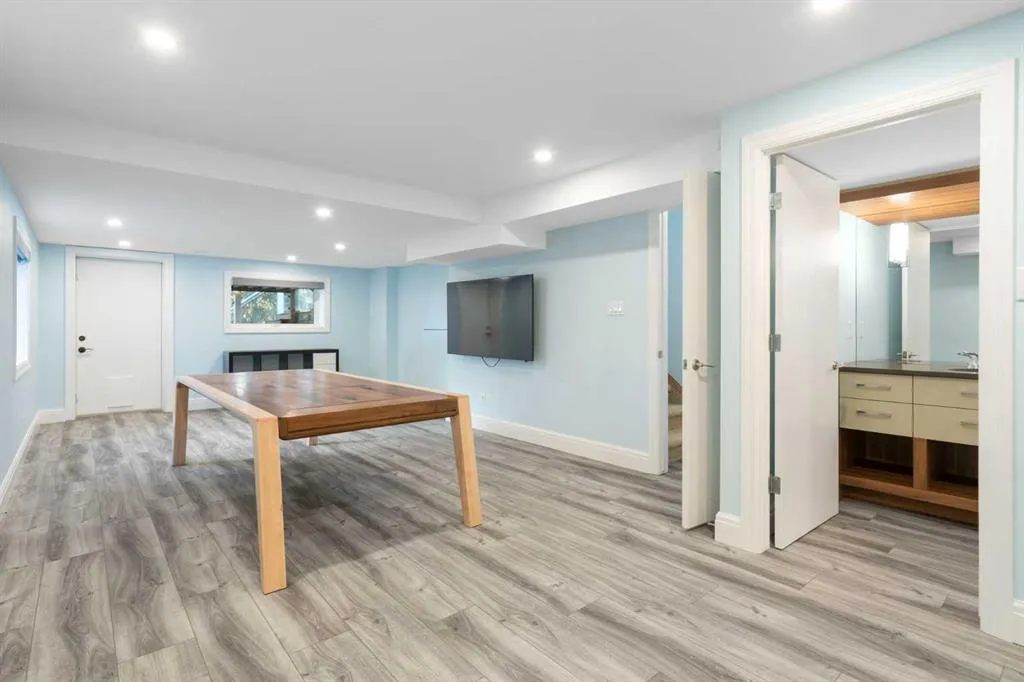 20 Stradwick Way SW