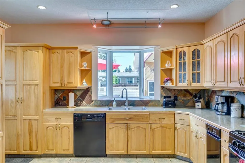 71 Sackville Drive SW