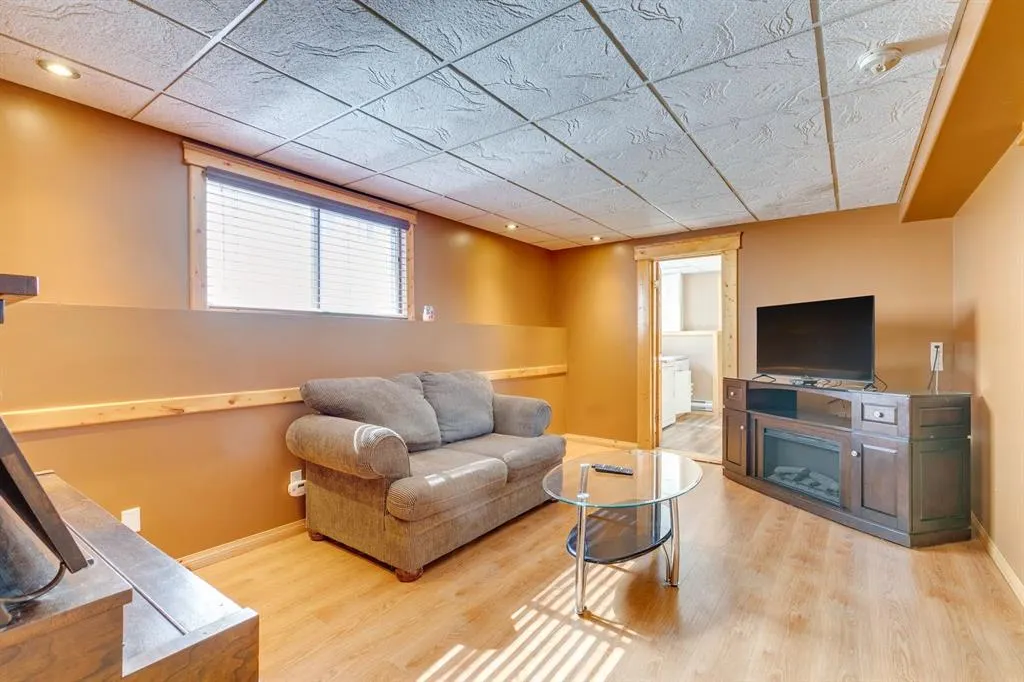 71 Sackville Drive SW