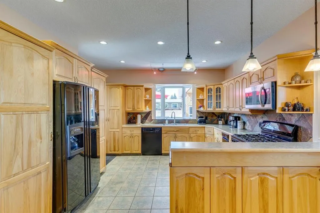 71 Sackville Drive SW