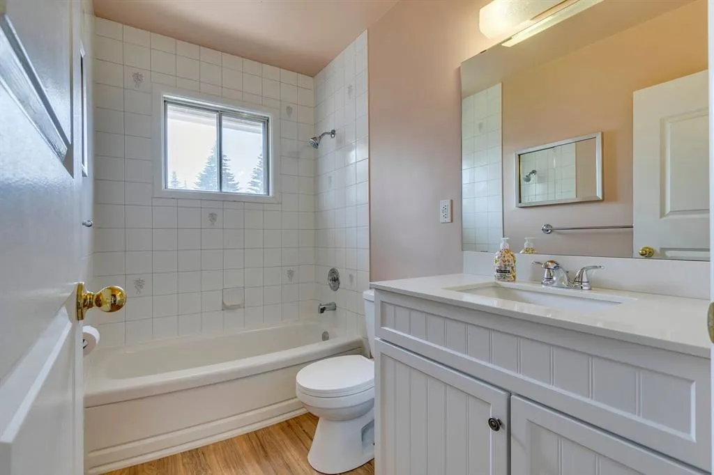 71 Sackville Drive SW