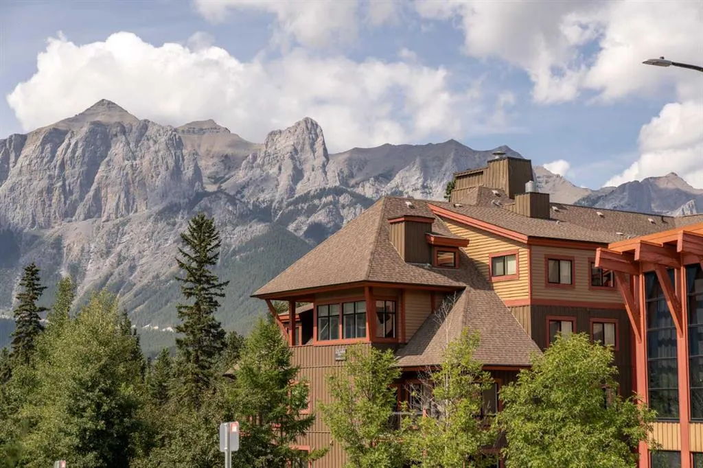 173 Kananaskis Way, #323
