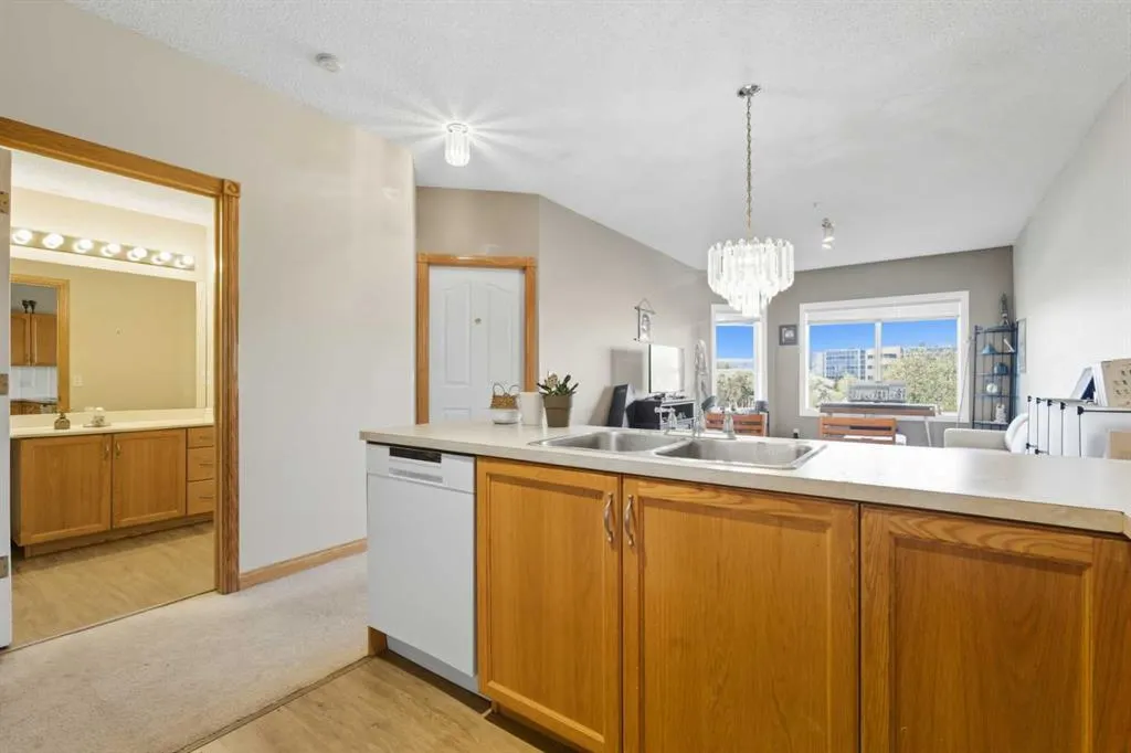 1920 14 Avenue NE, #221
