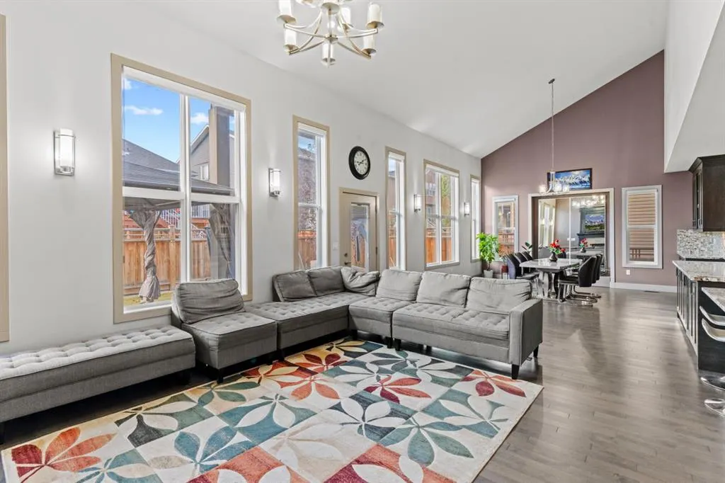 269 Kinniburge Boulevard