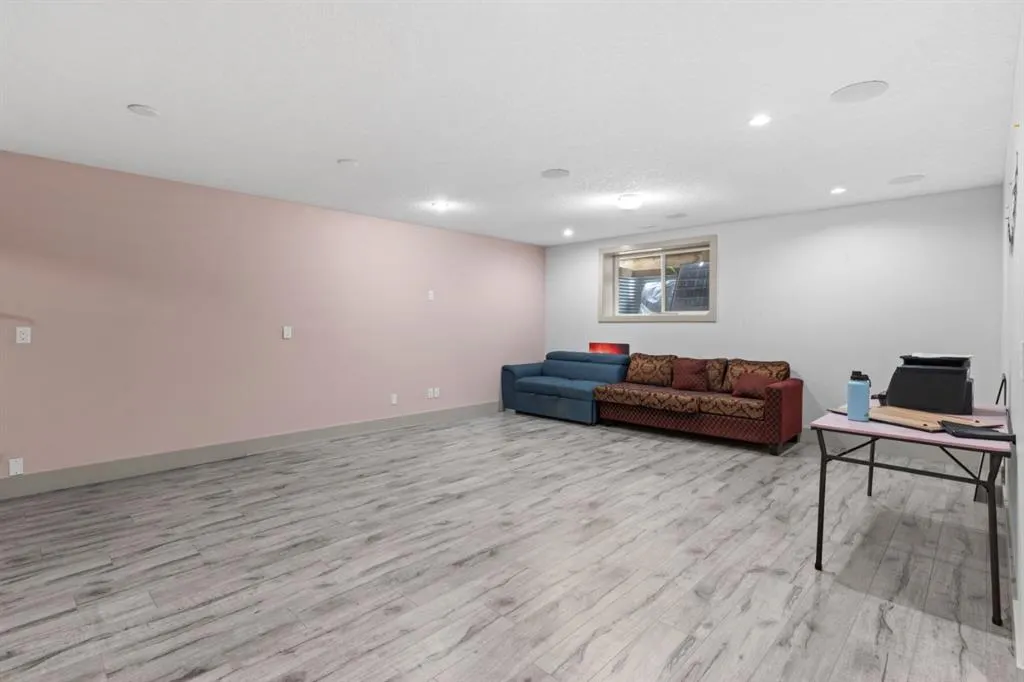 269 Kinniburge Boulevard