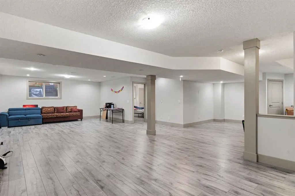 269 Kinniburge Boulevard