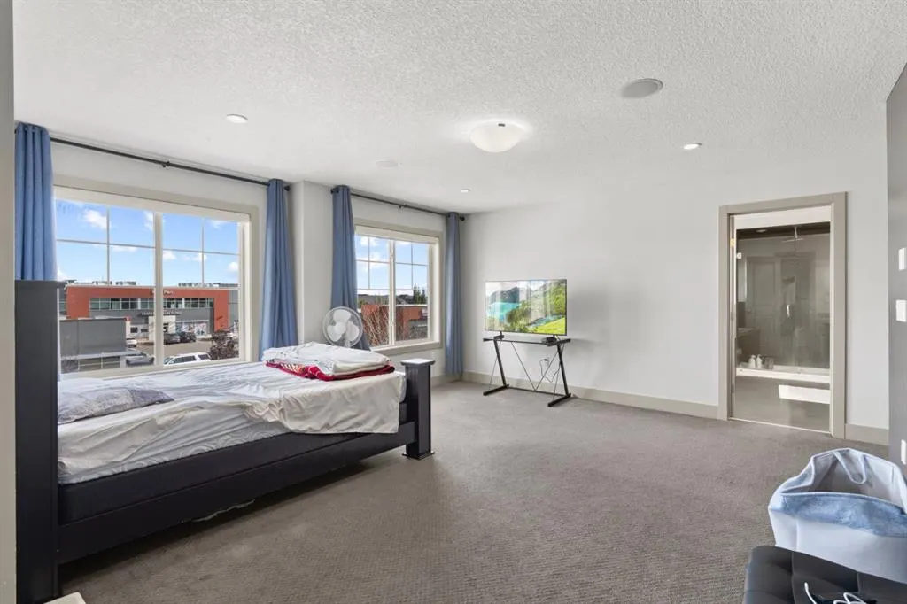 269 Kinniburge Boulevard