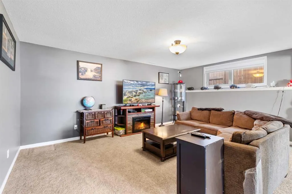 42 Lindman Close
