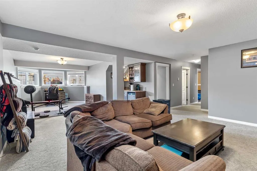 42 Lindman Close