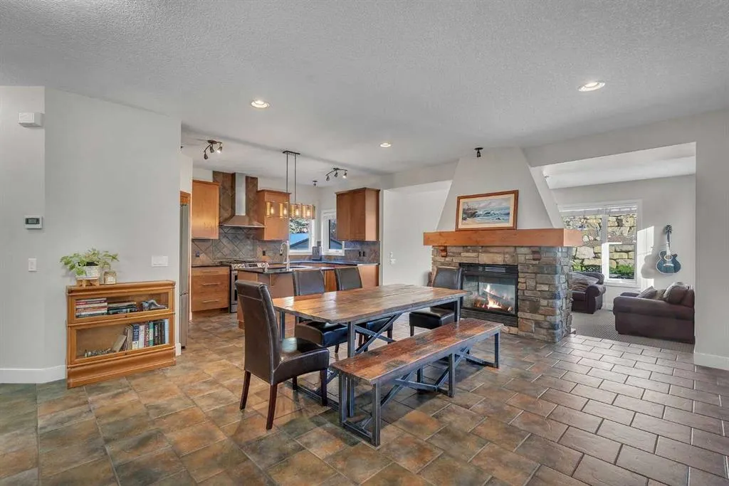 103 Aspen Stone Crescent SW