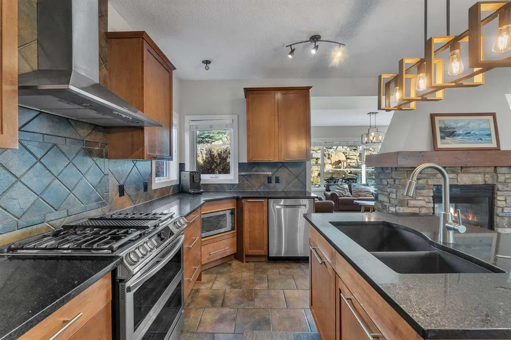 103 Aspen Stone Crescent SW