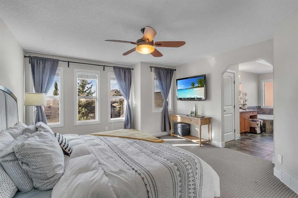 103 Aspen Stone Crescent SW